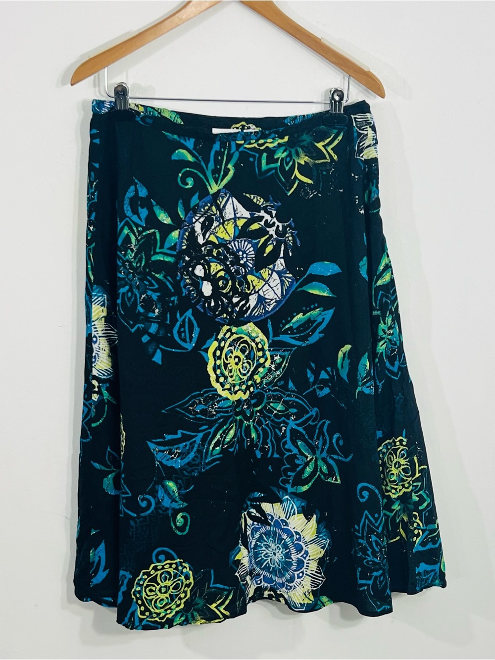 Chico's A Line Midi Black Skirt Paisley Green Blue Size 12 Boho Casual Cute